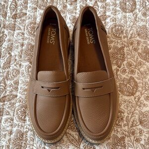 TOMS Women's Tan Leather Loafers